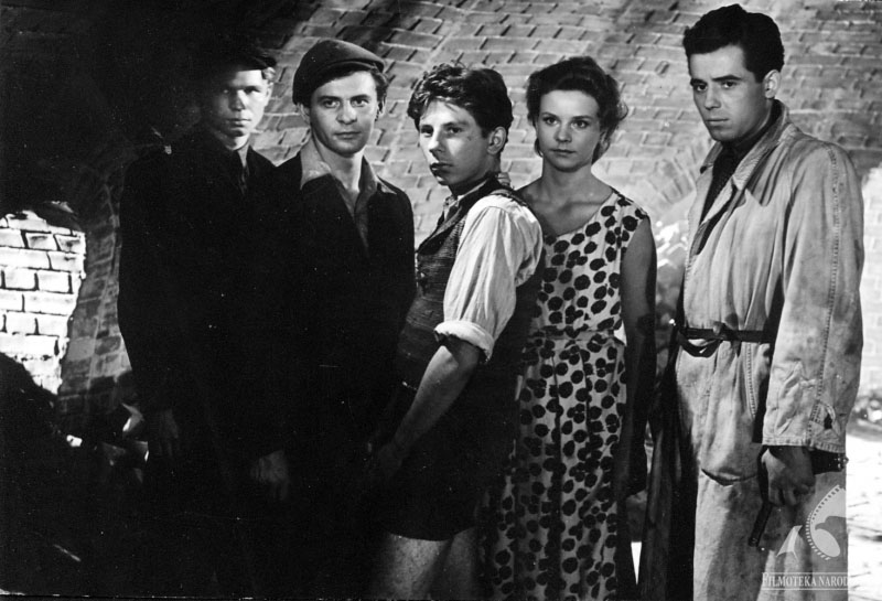 Ryszard Kotys, Tadeusz Łomnicki, Roman Polański, Urszula Modrzyńska, Tadeusz Janczar w filmie "Pokolenie", 1954, fot: Studio Filmowe Kadr / Filmoteka Narodowa/www.fototeka.fn.org.pl
